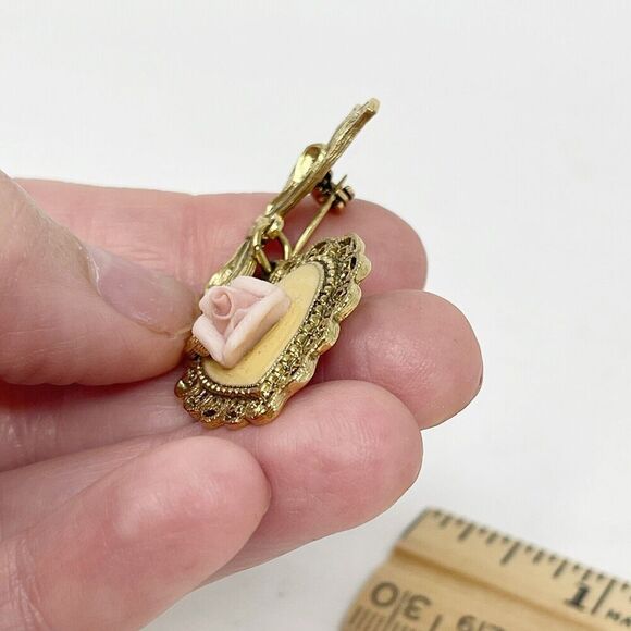 Vtg 1928 Porcelain Rose Brooch Heart Dangle Ribbon Bow Gold Tone Lapel Pin‎ - Picture 3 of 6